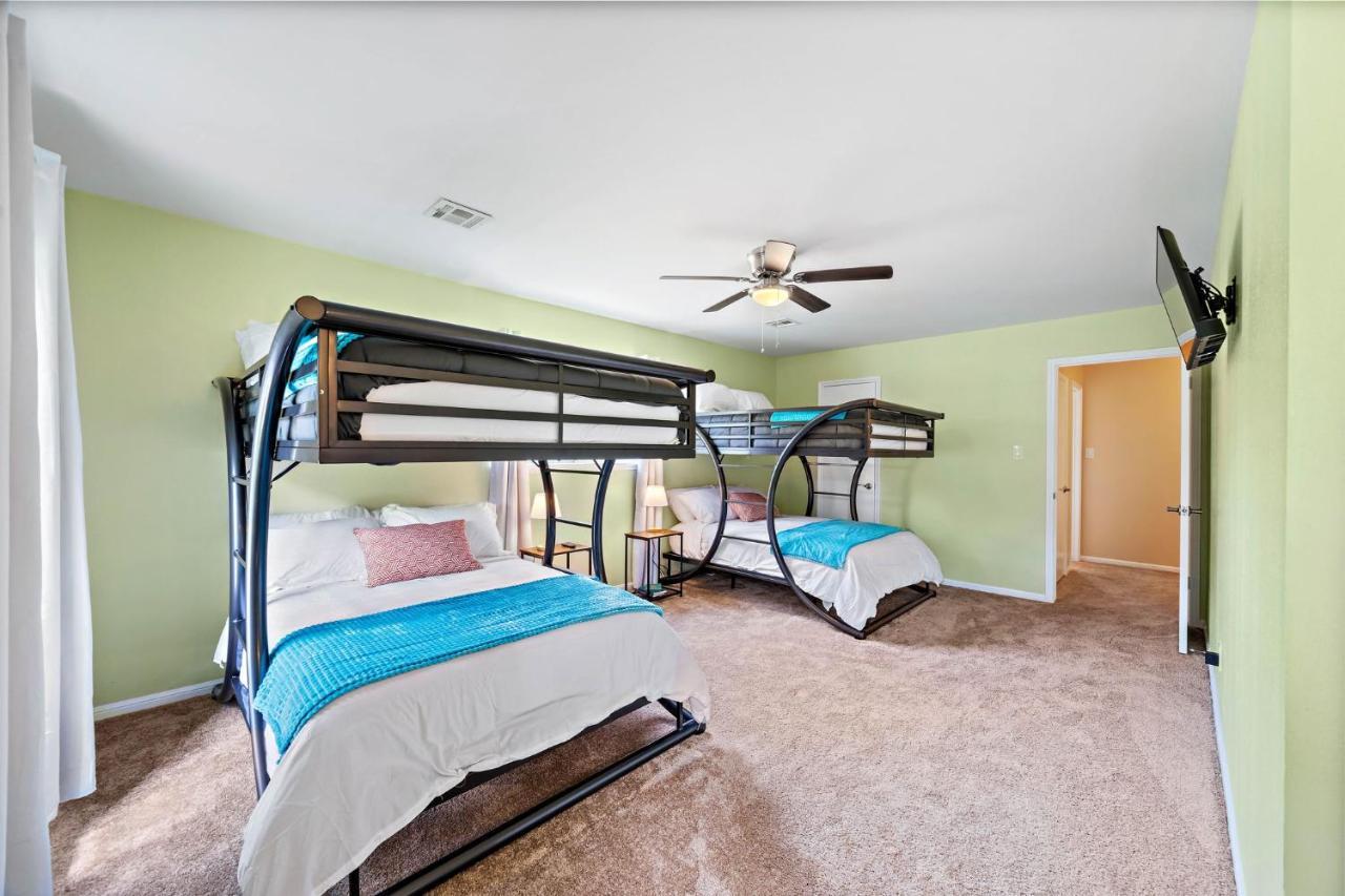 Вилла Pool Oasis Games Wifi Bbq Yard Sleep 16 Хьюстон Экстерьер фото